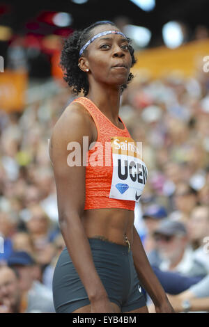 Lorraine Ugen (GBR) qui se font concurrence sur le saut en compétition, le deuxième jour de l'anniversaire de Sainsbury's Games au Queen Elizabeth II, le Parc olympique de Londres. Ugen est arrivé 5ème, sauter 6.48m Banque D'Images