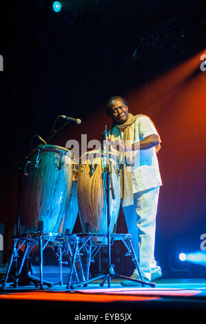 Malmesbury, Wiltshire, Royaume-Uni. Le 25 juillet, 2015. Aurelio, dans le Siam tente sur la deuxième journée de festival de musique WOMAD, Charlton Park, Angleterre, Royaume-Uni. Credit : Francesca Moore/Alamy Live News Banque D'Images