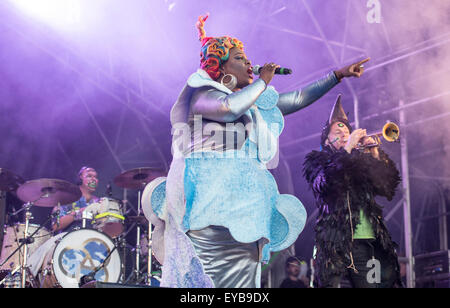 Sheffield, Royaume-Uni. 25 juillet 2015. Tryo en concert au Festival de jalonnage de Sheffield. Crédit : Gary Mather/Alamy Live News Banque D'Images