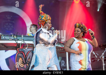 Sheffield, Royaume-Uni. 25 juillet 2015. Tryo en concert au Festival de jalonnage de Sheffield. Crédit : Gary Mather/Alamy Live News Banque D'Images