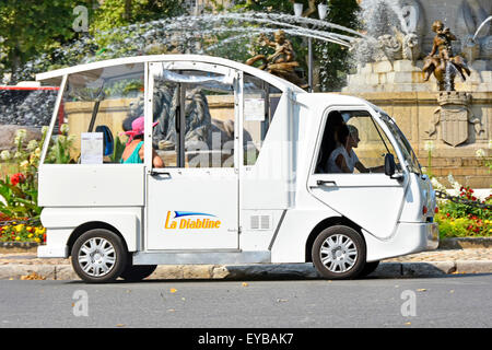 Aix en Provence France electric voiture taxi ou petit bus 'La Diabline' petits prix jusqu'à 7 personnes idéal pour visiter rues étroites et beaucoup d'arrête Banque D'Images