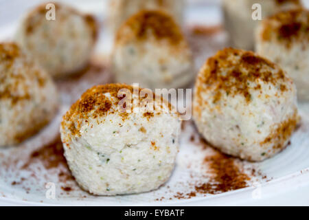 Boules de fromage ricotta et de chili et curry Banque D'Images