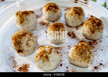 Boules de fromage ricotta et de chili et curry Banque D'Images