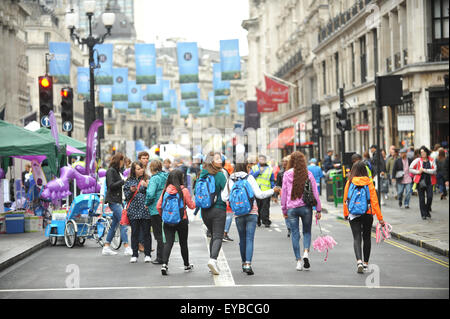 Regent Street, Londres, Royaume-Uni. 26 juillet 2015. Regent Street est fermé le dimanche en juillet pour le divertissement. © Matthieu Chattle/Ala Banque D'Images