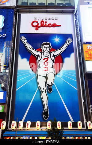 Glico Man panneau publicitaire à Namba, Osaka, Japon Banque D'Images