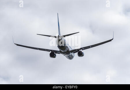 Avion au décollage de l'aéroport de Manchester Banque D'Images