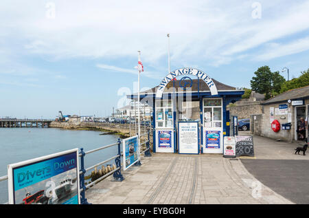 Entrée de la jetée victorienne à Swanage, à l'île de Purbeck sur la côte jurassique, Dorset, au sud-ouest de l'Angleterre Banque D'Images