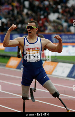 Londres, Royaume-Uni. 26 juillet, 2015. Au cours de la troisième journée de jeux anniversaire Sainsbury's au Queen Elizabeth Olympic Park le dimanche le 26 juillet 2015Richard Whitehead (GBR) gagne le mens T42 200m en 25.79s au cours de la troisième journée de Sainsbury's anniversaire Jeux - Grand Prix de l'IPC au Queen Elizabeth Olympic Park le dimanche le 26 juillet 2015 Crédit : Dan Cooke/Alamy Live News Banque D'Images