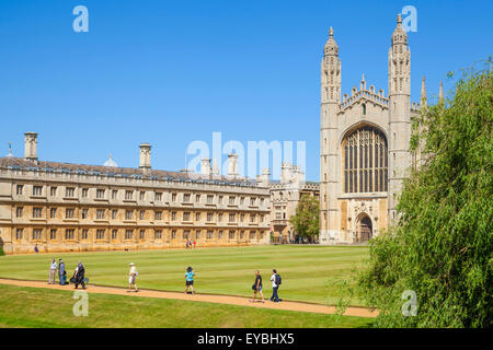 Retour pelouse, Clare College et King's College Chapel de l'Université de Cambridge Cambridgeshire England UK GB EU Europe Banque D'Images