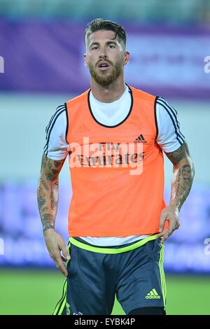 26 juillet 2015 - Guangzhou, Chine - le défenseur du Real Madrid SERGIO RAMOS au cours de la session de formation du Real Madrid au stade de Tianhe à Guangzhou, Chine du Sud. (Crédit Image : © Marcio Machado via Zuma sur le fil) Banque D'Images