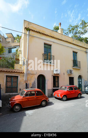 Fiat Cinquecento 500 classique à Taormina en Sicile, Italie Banque D'Images