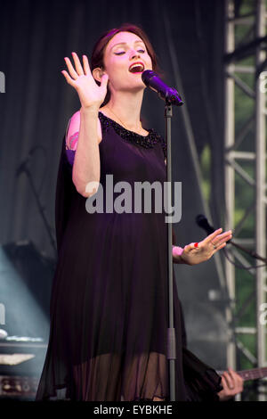 South Shields, UK. 26 juillet, 2015. Brigitte Bardot à South Tyneside Concert gratuit à portiques Park South Shields UK, dimanche 26 juillet 2015. Crédit : Peter Reed / Alamy Live News Banque D'Images