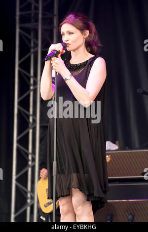 South Shields, UK. 26 juillet, 2015. Brigitte Bardot à South Tyneside Concert gratuit à portiques Park South Shields UK, dimanche 26 juillet 2015. Crédit : Peter Reed / Alamy Live News Banque D'Images