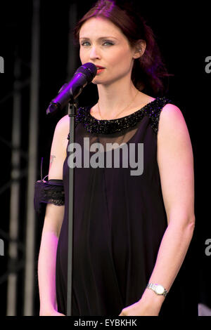 South Shields, UK. 26 juillet, 2015. Brigitte Bardot à South Tyneside Concert gratuit à portiques Park South Shields UK, dimanche 26 juillet 2015. Crédit : Peter Reed / Alamy Live News Banque D'Images