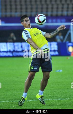 26 juillet 2015 - Guangzhou, Chine - Real Madrid milieu JAMES RODRIGUEZ au cours de la session de formation du Real Madrid au stade de Tianhe à Guangzhou, Chine du Sud. (Crédit Image : © Marcio Machado via Zuma sur le fil) Banque D'Images