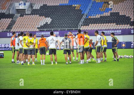 26 juillet 2015 - Guangzhou, Chine - l'équipe du Real Madrid real Madrid au cours de la session de formation au stade de Tianhe à Guangzhou, Chine du Sud. (Crédit Image : © Marcio Machado via Zuma sur le fil) Banque D'Images