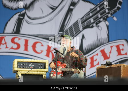 Maidstone, Kent, UK. 26 juillet, 2015. SeasickSteve vrai nom Steven Gene Wold, rendement au cours de Ramblin Man juste 2015, jour 2 festival de rock classique, country et blues à Mote Park, Maidstone, Angleterre le 26 juillet 2015. Photo par Glamourstock. Credit : swift-créatifs/Alamy Live News Banque D'Images