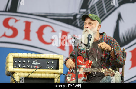 Maidstone, Kent, UK. 26 juillet, 2015. SeasickSteve vrai nom Steven Gene Wold, rendement au cours de Ramblin Man juste 2015, jour 2 festival de rock classique, country et blues à Mote Park, Maidstone, Angleterre le 26 juillet 2015. Photo par Glamourstock. Credit : swift-créatifs/Alamy Live News Banque D'Images