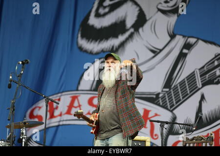 Maidstone, Kent, UK. 26 juillet, 2015. SeasickSteve vrai nom Steven Gene Wold, rendement au cours de Ramblin Man juste 2015, jour 2 festival de rock classique, country et blues à Mote Park, Maidstone, Angleterre le 26 juillet 2015. Photo par Glamourstock. Credit : swift-créatifs/Alamy Live News Banque D'Images