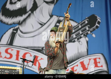 Maidstone, Kent, UK. 26 juillet, 2015. SeasickSteve vrai nom Steven Gene Wold, rendement au cours de Ramblin Man juste 2015, jour 2 festival de rock classique, country et blues à Mote Park, Maidstone, Angleterre le 26 juillet 2015. Photo par Glamourstock. Credit : swift-créatifs/Alamy Live News Banque D'Images