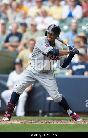 Milwaukee, WI, USA. 22 juillet, 2015. Le principal Ligue base-ball match entre les Milwaukee Brewers et les Indians de Cleveland au Miller Park de Milwaukee, WI. John Fisher/CSM/Alamy Live News Banque D'Images