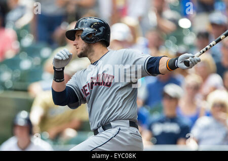 Milwaukee, WI, USA. 22 juillet, 2015. Le voltigeur des Cleveland Indians David Murphy n°7 dans le jeu de la Ligue Majeure de Baseball entre les Milwaukee Brewers et les Indians de Cleveland au Miller Park de Milwaukee, WI. John Fisher/CSM/Alamy Live News Banque D'Images