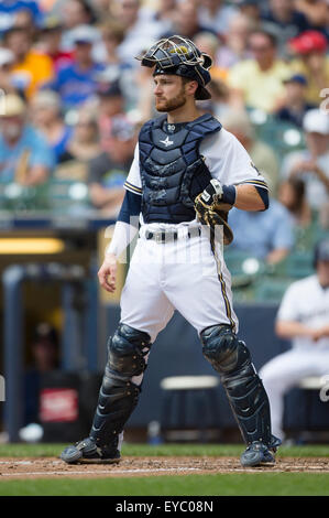 Milwaukee, WI, USA. 22 juillet, 2015. Milwaukee Brewers catcher Jonathan Lucroy # 20 au cours de la partie de baseball de ligue majeure entre les Milwaukee Brewers et les Indians de Cleveland au Miller Park de Milwaukee, WI. John Fisher/CSM/Alamy Live News Banque D'Images