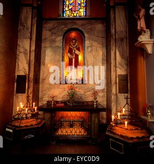 L'église des Carmélites de la rue Whitefriar, Dublin, Dublin, Irlande, le culte avec les reliques de Saint Valentin Banque D'Images