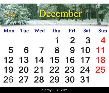 Beau calendrier pour décembre 2016 avec le ruban de la forêt d'hiver. Calendrier pour l'impression et utilisation dans la vie de bureau. Banque D'Images