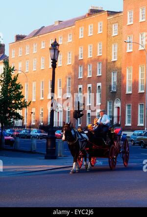 Fitzwilliam Square, Dublin, Dublin, Irlande ; cheval et un chariot Banque D'Images