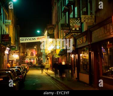 La ville de Cork, Cork, Irlande ; Scène de nuit d'une rue au cours d'un Festival de Jazz Banque D'Images