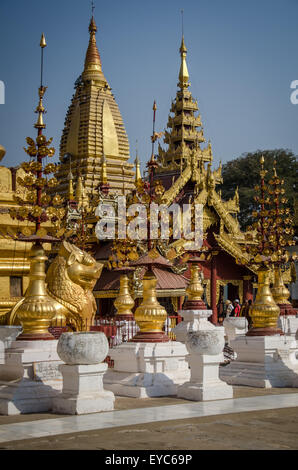 Shwezigon Paya, une pagode à Bagan, Myanmar (Birmanie) Banque D'Images