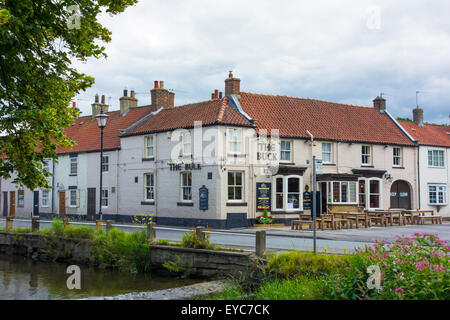 La balle dans un pub traditionnel de l'hôtel Terrasse ouest Grande Ayton North Yorkshire UK Banque D'Images