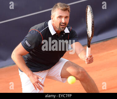 Hambourg, Allemagne. 26 juillet, 2015. Pro tennis Goran Ivanisevic de Croatie en action pendant le match contre l'ancien tennis pro Michael Stich (pas en photo) de l'Allemagne à l'Legenden-Match Tennis (lit. Match de la légendes du tennis) 2006, à Hambourg, Allemagne, 26 juillet 2015. Photo : Daniel Bockwoldt/dpa/Alamy Live News Banque D'Images