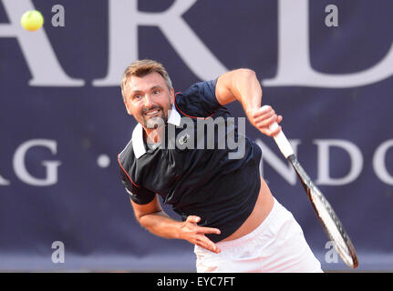 Hambourg, Allemagne. 26 juillet, 2015. Pro tennis Goran Ivanisevic de Croatie en action pendant le match contre l'ancien tennis pro Michael Stich (pas en photo) de l'Allemagne à l'Legenden-Match Tennis (lit. Match de la légendes du tennis) 2006, à Hambourg, Allemagne, 26 juillet 2015. Photo : Daniel Bockwoldt/dpa/Alamy Live News Banque D'Images