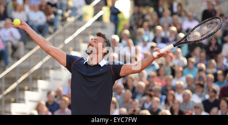 Hambourg, Allemagne. 26 juillet, 2015. Pro tennis Goran Ivanisevic de Croatie célèbre pendant le match contre l'ancien tennis pro Michael Stich (pas en photo) de l'Allemagne à l'Legenden-Match Tennis (lit. Match de la légendes du tennis) 2006, à Hambourg, Allemagne, 26 juillet 2015. Photo : Daniel Bockwoldt/dpa/Alamy Live News Banque D'Images