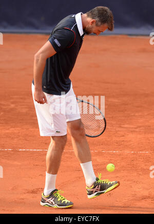 Hambourg, Allemagne. 26 juillet, 2015. Pro tennis Goran Ivanisevic de Croatie en action pendant le match contre l'ancien tennis pro Michael Stich (pas en photo) de l'Allemagne à l'Legenden-Match Tennis (lit. Match de la légendes du tennis) 2006, à Hambourg, Allemagne, 26 juillet 2015. Photo : Daniel Bockwoldt/dpa/Alamy Live News Banque D'Images