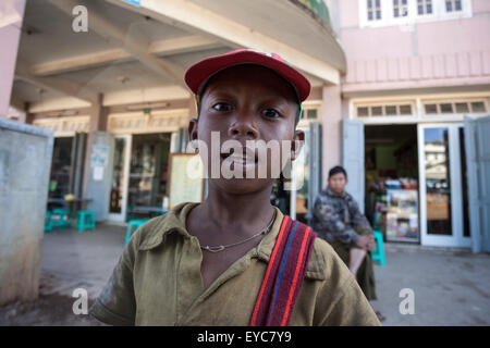 Garçon avec capuchon, près de Kalaw, Shan State, Myanmar Banque D'Images