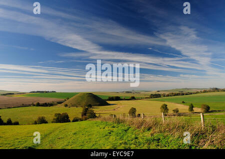 Silbury Hill, Wiltshire, une partie de l'Avebury site du patrimoine mondial. Banque D'Images