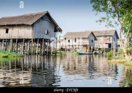 Maison sur pilotis, le lac Inle, l'État de Shan, Myanmar Banque D'Images