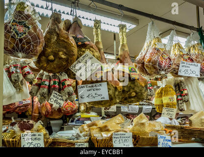 Epiceries fines au Mercato Centrale marché couvert. Florence, Italie. Banque D'Images