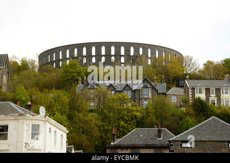 La tour McCaig plus de regarder la ville d'Oban Banque D'Images