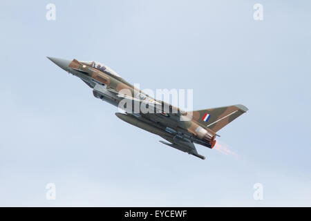 Sunderland, Royaume-Uni. Le 25 juillet, 2015. Un RCDF4 Typhoon Eurofighter volant à l'Airshow de Sunderland, Juillet 2015 Crédit : Robert Cole/Alamy Live News Banque D'Images