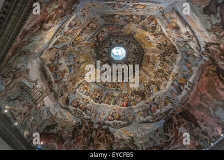 Intérieur de la cathédrale de Florence, dôme de Brunelleschi. Peint par Giorgio Vasari et Federico Zuccari. Florence, Italie. Banque D'Images