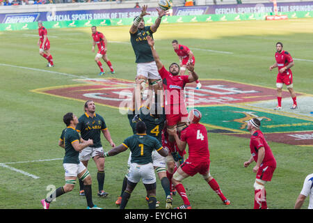 Victor Matfield de l'Afrique de prendre le ballon de l'alignement de Galles au cours de la 2e test match entre l'Afrique du Sud et au Pays de Galles Banque D'Images