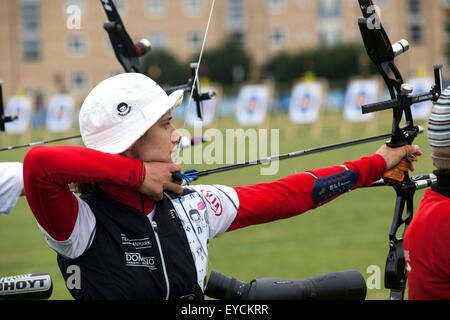 Copenhague, Danemark, le 27 juillet, 2015. Archer danois Maja Jager vise pour son shoot dans le tour de qualification en arc classique au cours des Championnats du Monde de Tir à Copenhague Crédit : OJPHOTOS/Alamy Live News Banque D'Images