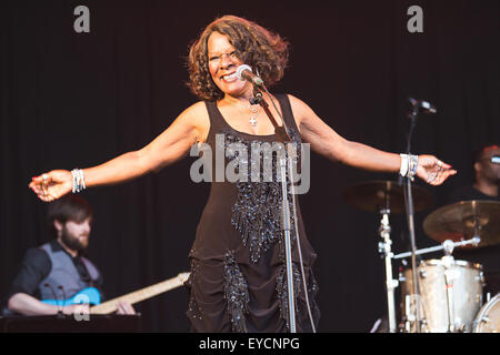 Sheffield, Royaume-Uni. Le 25 juillet, 2015. Martha Reeves et les Vandellas effectuant à Jalonnages Festival, 2015 © Myles Wright/ZUMA/Alamy Fil Live News Banque D'Images