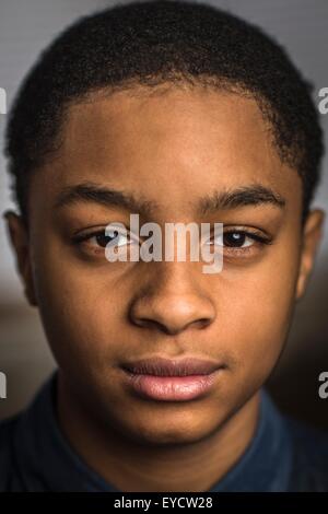 Close up portrait of teenage boy grave Banque D'Images