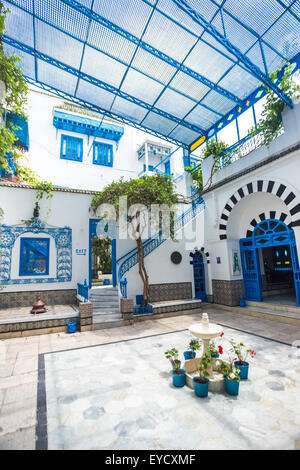 Sidi Bou Said - cour traditionnelle d'une maison typique, Tunisie Banque D'Images