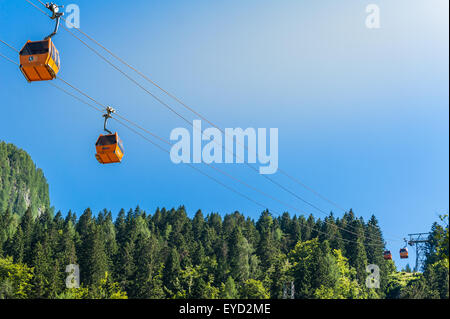 Sella Nevea, Udine, Italie - 10 juillet 2015 : paysage alpin avec cable car Banque D'Images